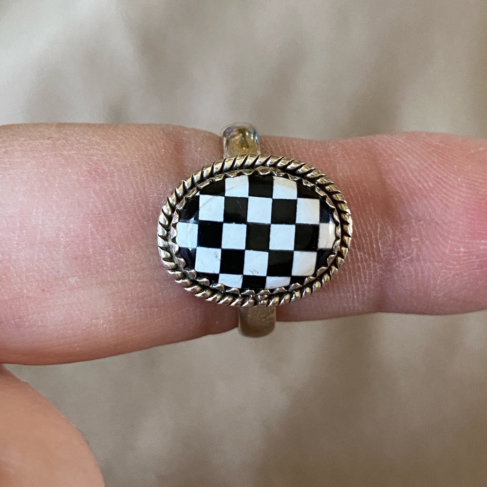 Sterling Silver Checkered Oval Black Onyx & White Quartz Ring - Picture 5 of 9